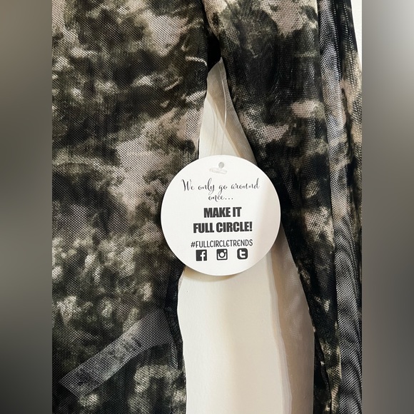 Multi Color Mesh Cropped L-Sleeve - Picture 7 of 9